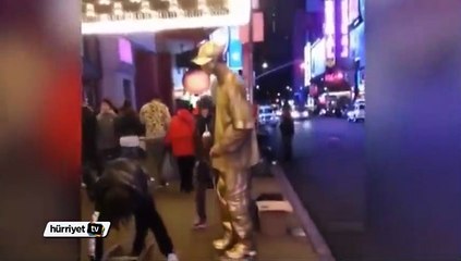 Kutudaki parayı çalmak isterken tekmeyi yedi