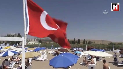 Van Gölü kıyısında halk plajı açıldı
