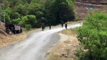 PKK ve TİKKO’lu teröristlerin yol kesme anı kamerada