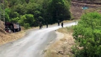PKK ve TİKKO’lu teröristlerin yol kesme anı kamerada