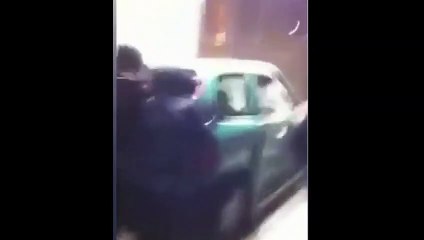 Otomobili metro merdivenlerinden attılar