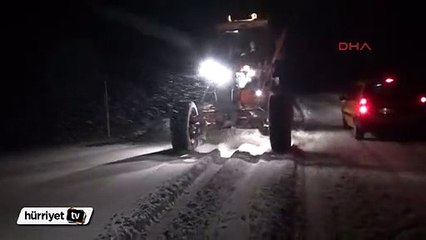 Tunceli'de kar yağışı hayatı durdurdu