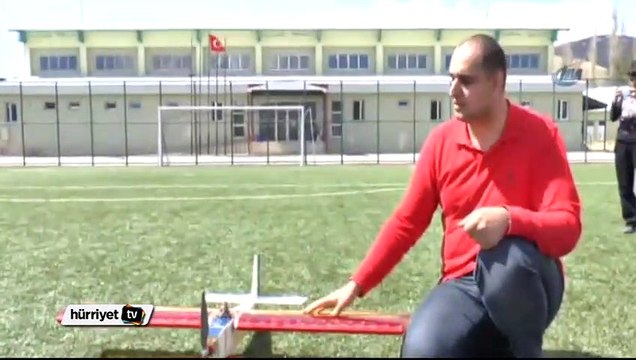 Öğrencileriyle birlikte insansız hava aracı üretti