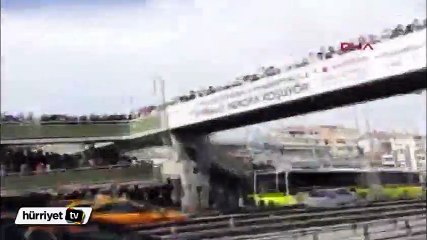 İncirli metrobüs durağında büyük yoğunluk trafiği felç etti