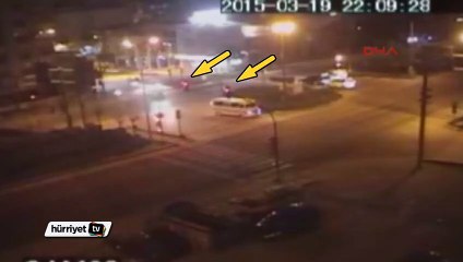 Kavşağı kana bulayan kaza kamerada