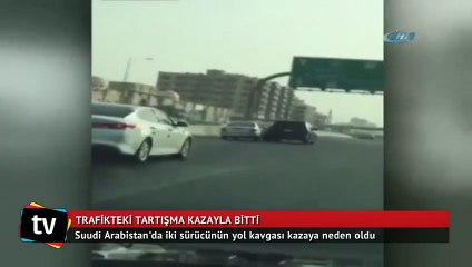 Yol verme kavgası kazayla bitti