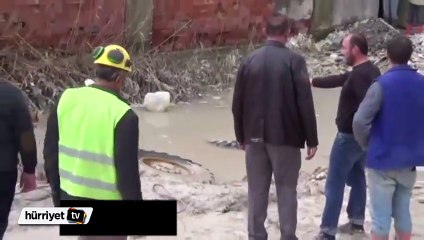 Sulama kanalına düştüğü iş makinesinden sağ çıkamadı