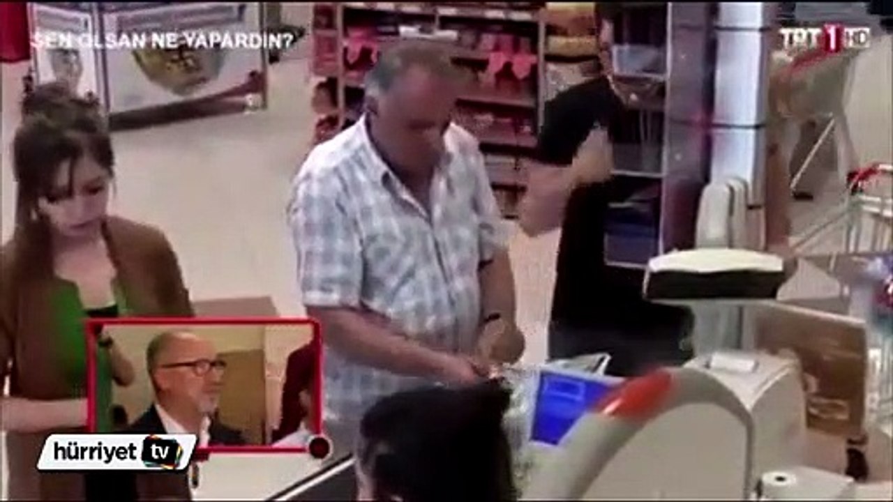 Kasada parası yetmeyen birine yardım eder miydiniz?