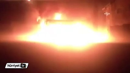 Molotof atılan belediye otobüsü alev alev yandı