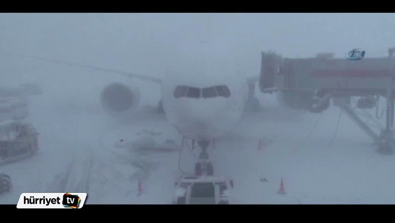 Kule ile Pilot arasında ilginç diyalog! 'Park yeri yok gelmeyin'