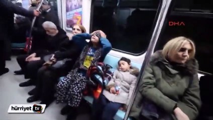 Suriyeli anne bebeğiyle metroya sığındı!