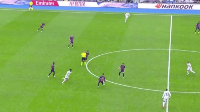 La secuencia de la polémica: Xavi pidió la expulsión de Vinicius