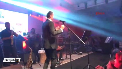 Sinan Özen sahnede sakatlandı