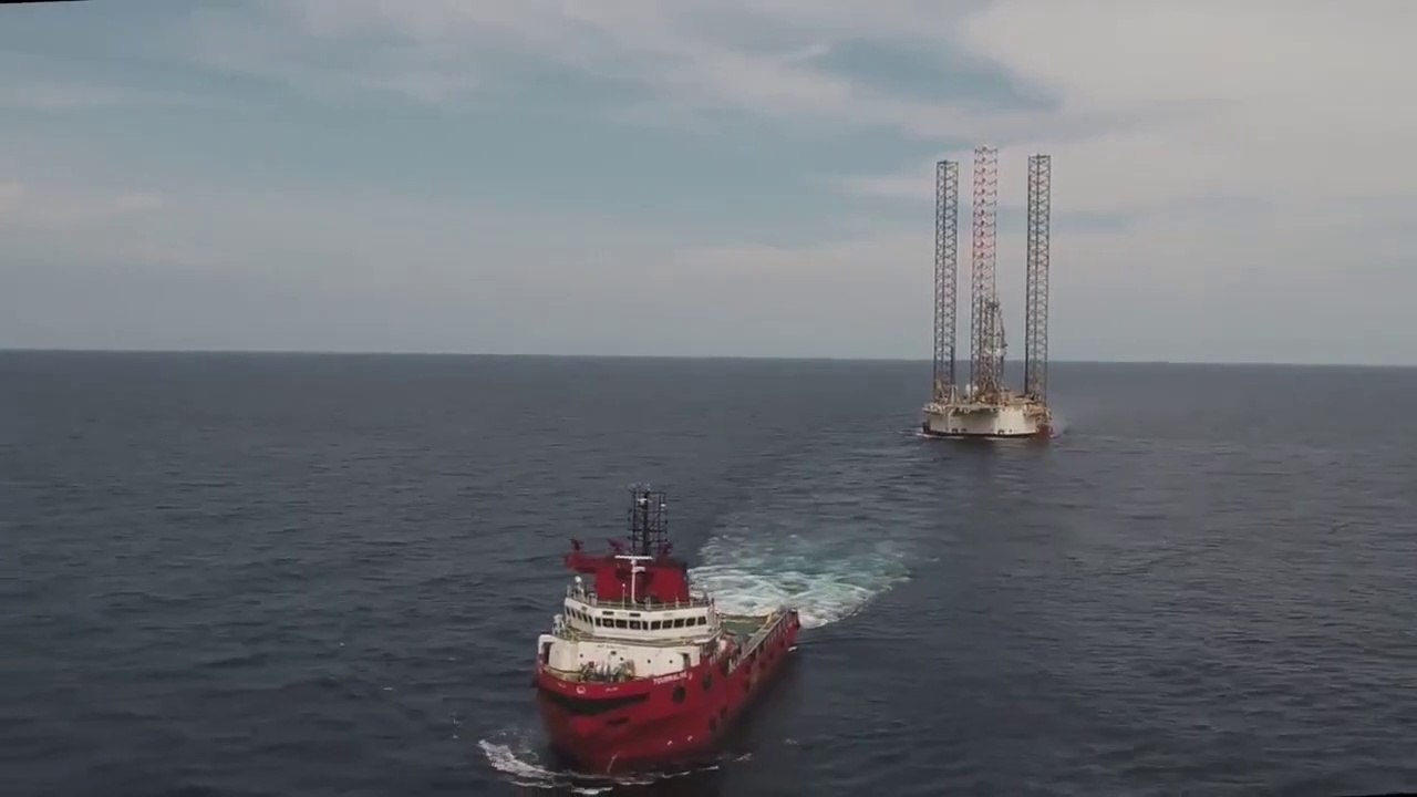 Jack_Up_Rig_Move(720p)