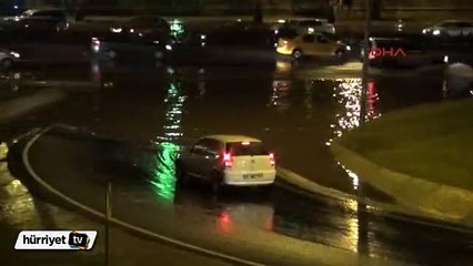 İzmir'de zemin katları su bastı