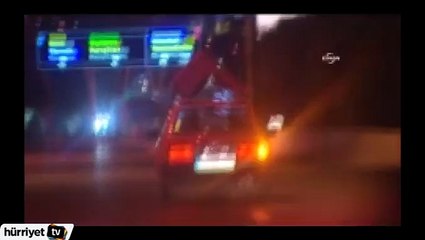 Tavanında koltuk taşıyan otomobil dikkat çekti
