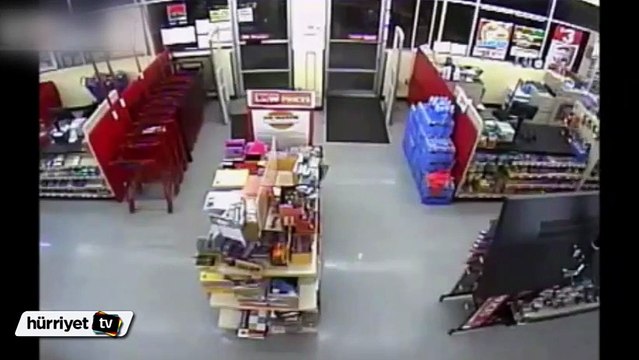 Soyguncular kadın tezgahtarı tokatladı