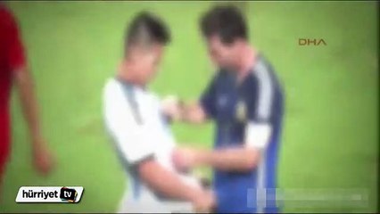 Messi, maç sırasında taraftara imza verdi