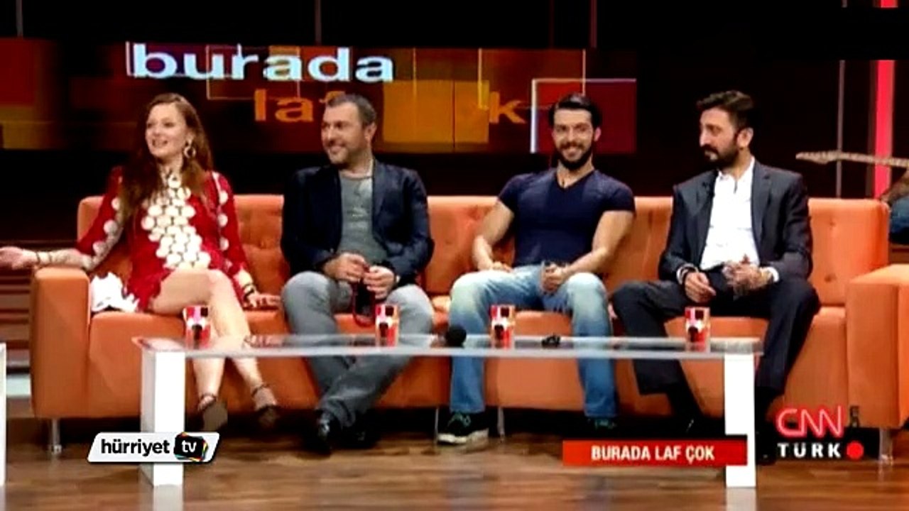 Naz Elmas o soruyu duyunca hemen konuyu değiştirdi
