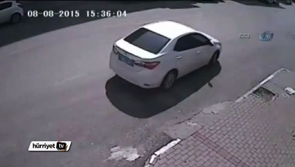 Motosiklet 'u' dönüşü yapmak isteyen otomobile çarptı