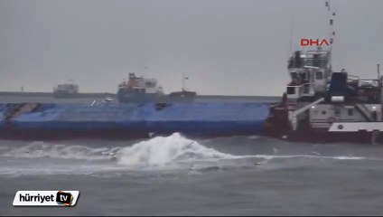 Samsun'da kuru yük gemisi yan yattı