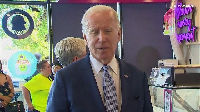 التضخم وسعر الدولار وأزمة بريطانيا.. ملفات ساخنة يغرقها بايدن ببرودة البوظة والأعصاب