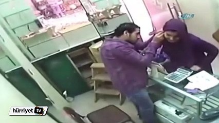 Genç kadının kuyumcu soygunu kamerada