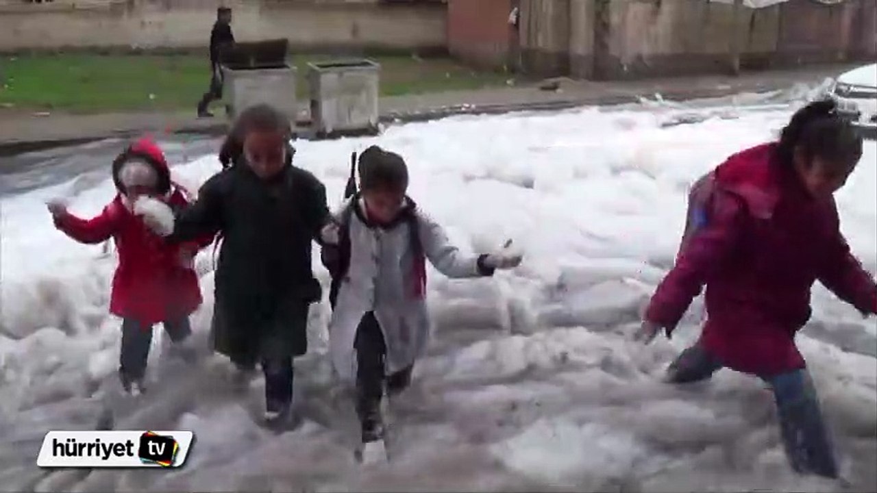 Sondaj çalışmasında çıkan köpük ilginç görüntülere neden oldu