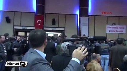 Ahmedinejad'ı protesto edince ortalık karıştı