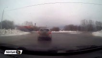Rusya'da TIR otomobile öyle bir çarptı ki
