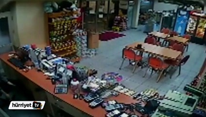 Silahlı market soygunu kamerada