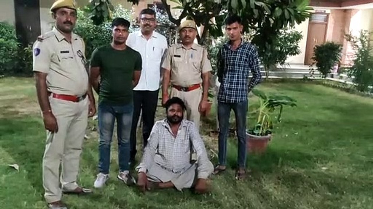 20 Lakh Rs theft : प्लम्बर की रैकी : साथियों को...