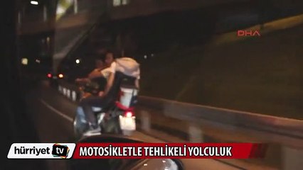 Motosiklet üzerinde tehlikeli yolculuk