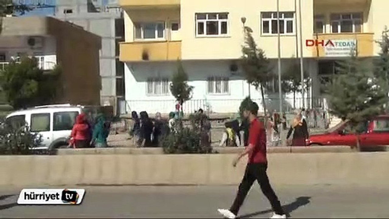 Polis: Adam gibi taş at!