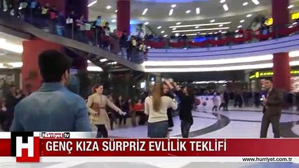 GENÇ KIZA SÜRPRİZ EVLİLİK TEKLİFİ