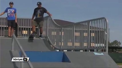 Kaykay yaparken düşüp ayağını kırdı