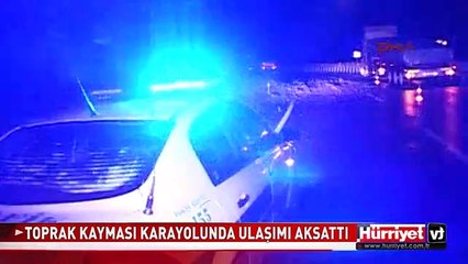 TOPRAK KAYMASI KARAYOLUNU ULAŞIMA KAPATTI