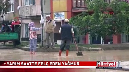 YARIM SAATLİK YAĞMUR KÜTAHYA'YI PERİŞAN ETTİ