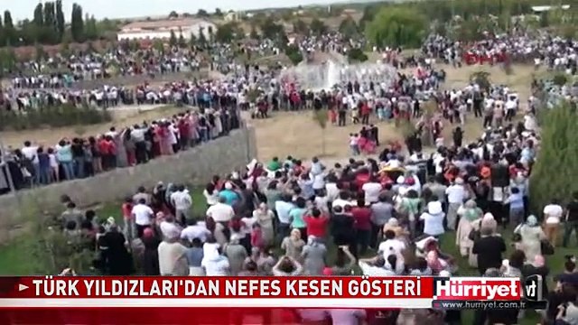 TÜRK YILDIZLARI'NDAN NEFES KESEN GÖSTERİ