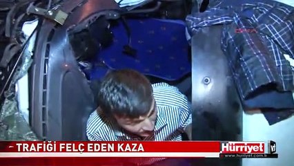 KÖPRÜ AYAĞINA ÇARPAN KAMYON TRAFİĞİ FELÇ ETTİ