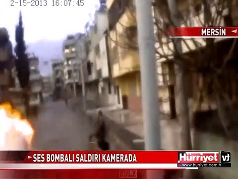 POLİSE ATMAK İSTEDİĞİ SES BOMBASI YOLDAKİ BİR VATANDAŞI YARALADI