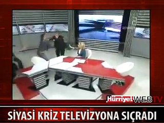 CANLI YAYINDA YUMRUKLAR KONUŞTU