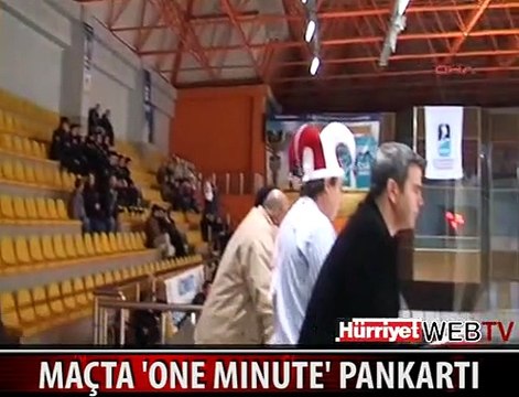 TÜRKİYE- İSRAİL BUZ HOKEYİ MAÇINDA 'ONE MINUTE' PANKARTI