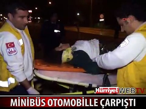 MİNİBÜS OTOMOBİLE ÇARPTI: 1 ÖLÜ, 9 YARALI