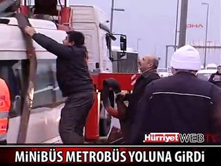 MİNİBÜS METROBÜS YOLUNA GİRDİ