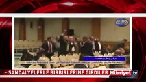 SADDAMCILARLA KARŞITLARI SANDALYELERLE BİRBİRLERİNE GİRDİLER