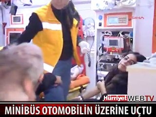 MİNİBÜS OTOMOBİLİN ÜZERİNE UÇTU: 6 YARALI