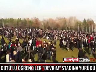 ODTÜ'LÜ ÖĞRENCİLER 'DEVRİM' STADINA YÜRÜDÜ