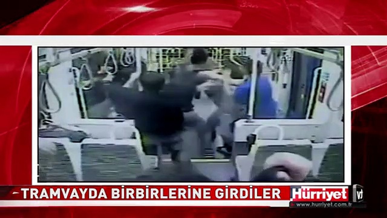 TRAMVAYDA ÖNLERİNE GELENE SALDIRDILAR