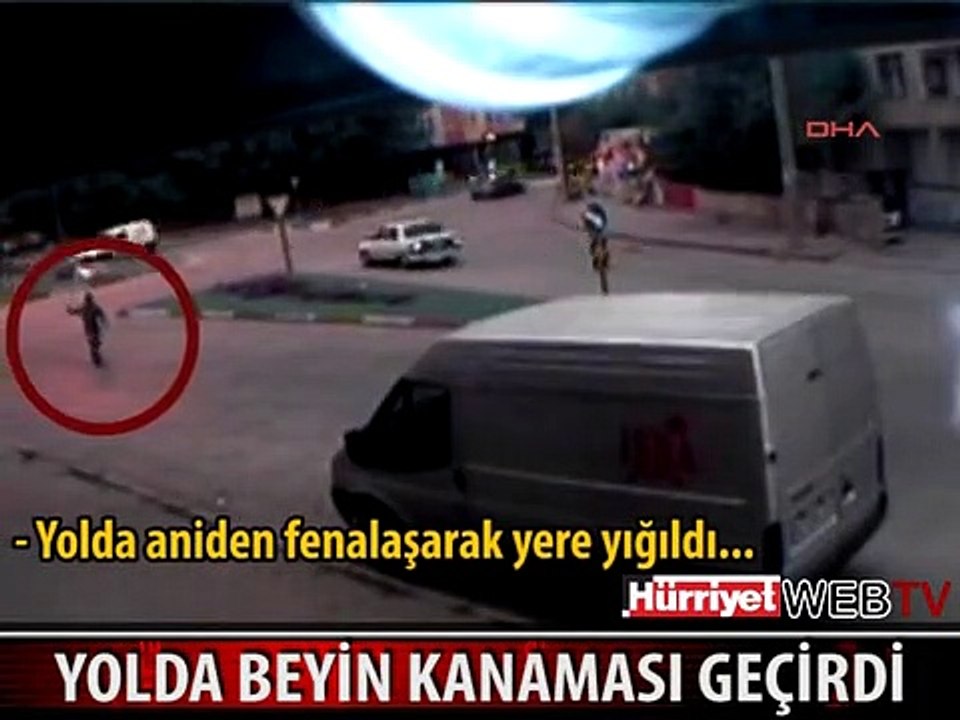 YOLDA YÜRÜRKEN ANİDEN YERE YIĞILDI